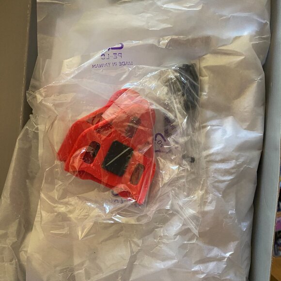 NEW IN BOX Peloton Cycling Shoes Size 40 Women's 9 Men's 7 - Picture 4 of 5